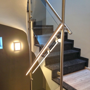 Inox trapleuning met glas en glasklemmen