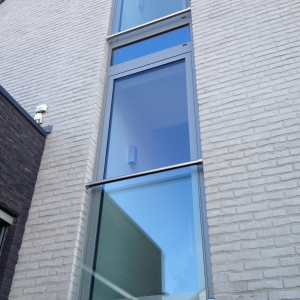 Raambalustrade met glasplaat