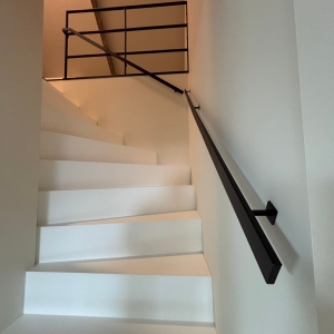 Handgreep tegen muur gelakt 40x10