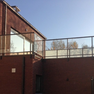 balustrade voor terras in aluminium met glas