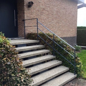 trapleuning in gelakt staal voor buiten