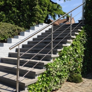 trapleuning in inox met staven voor buiten