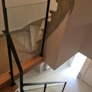 trapleuning in staal met glas