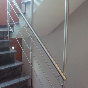 trapleuning op de trap in inox 