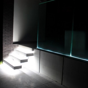 betonnen buitentrap met led verlichting